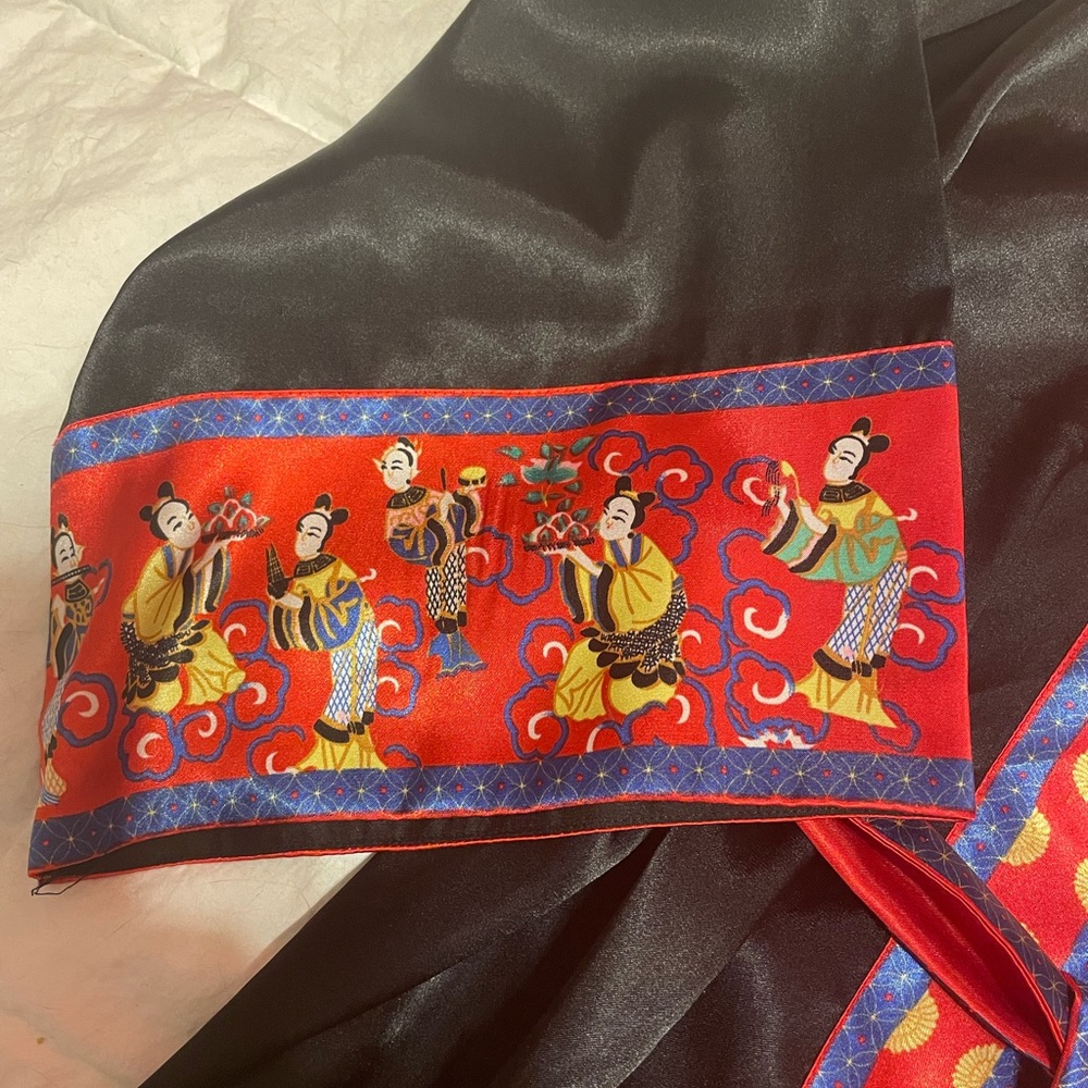Beautiful satin robe! Size XL.